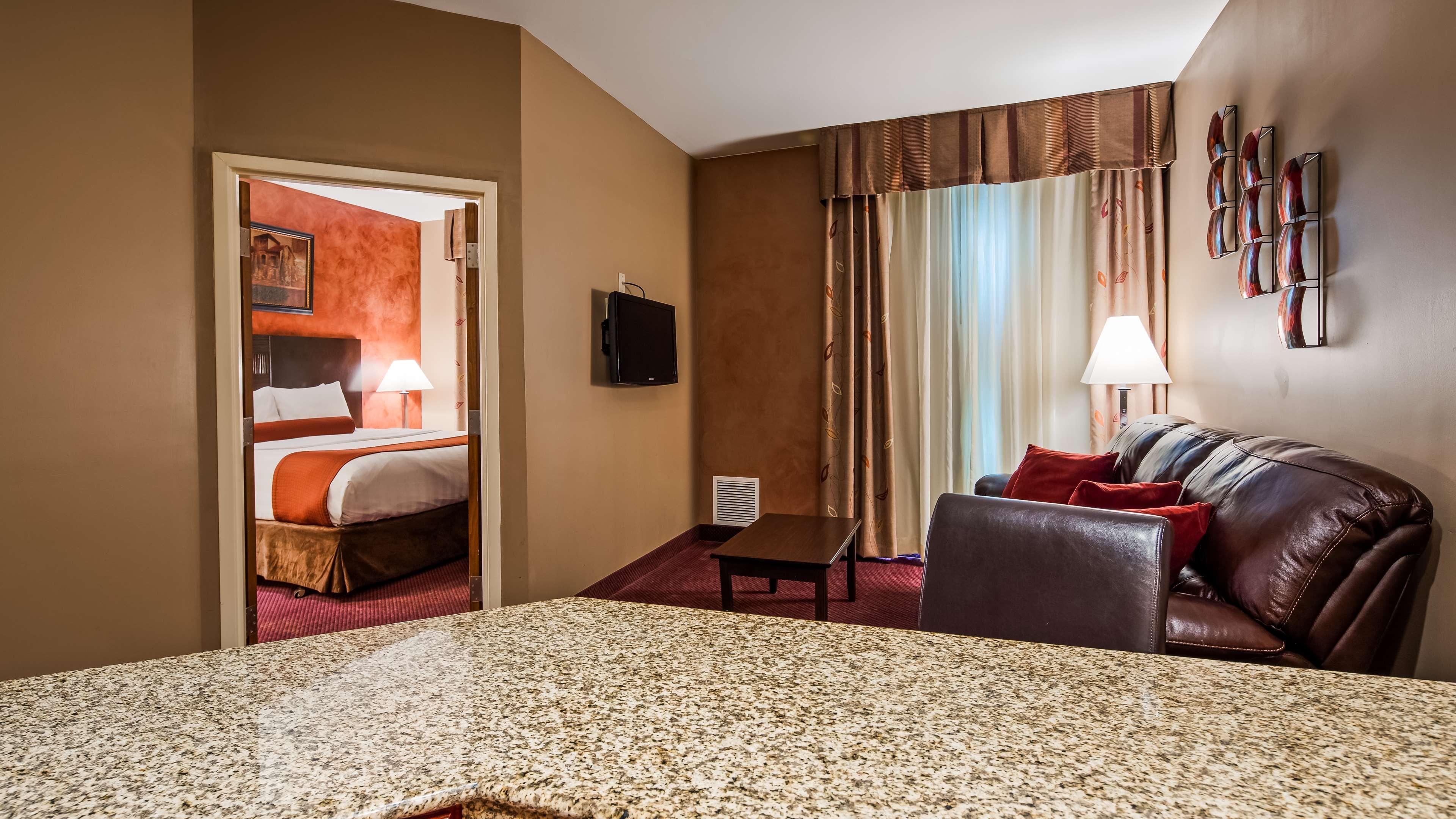 Best Western Plus Hannaford Inn & Suites Kenwood Экстерьер фото