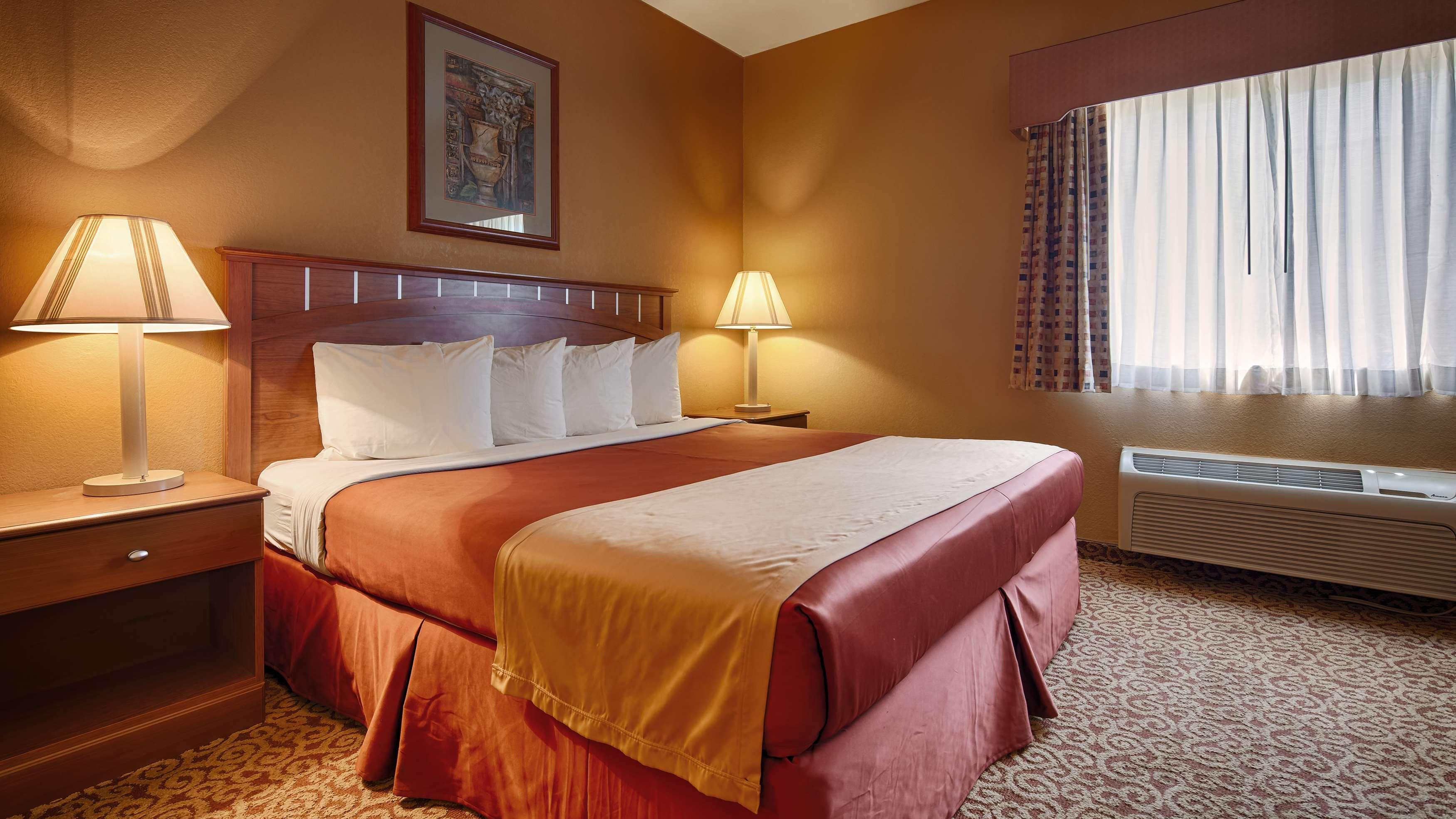 Best Western Plus Hannaford Inn & Suites Kenwood Экстерьер фото