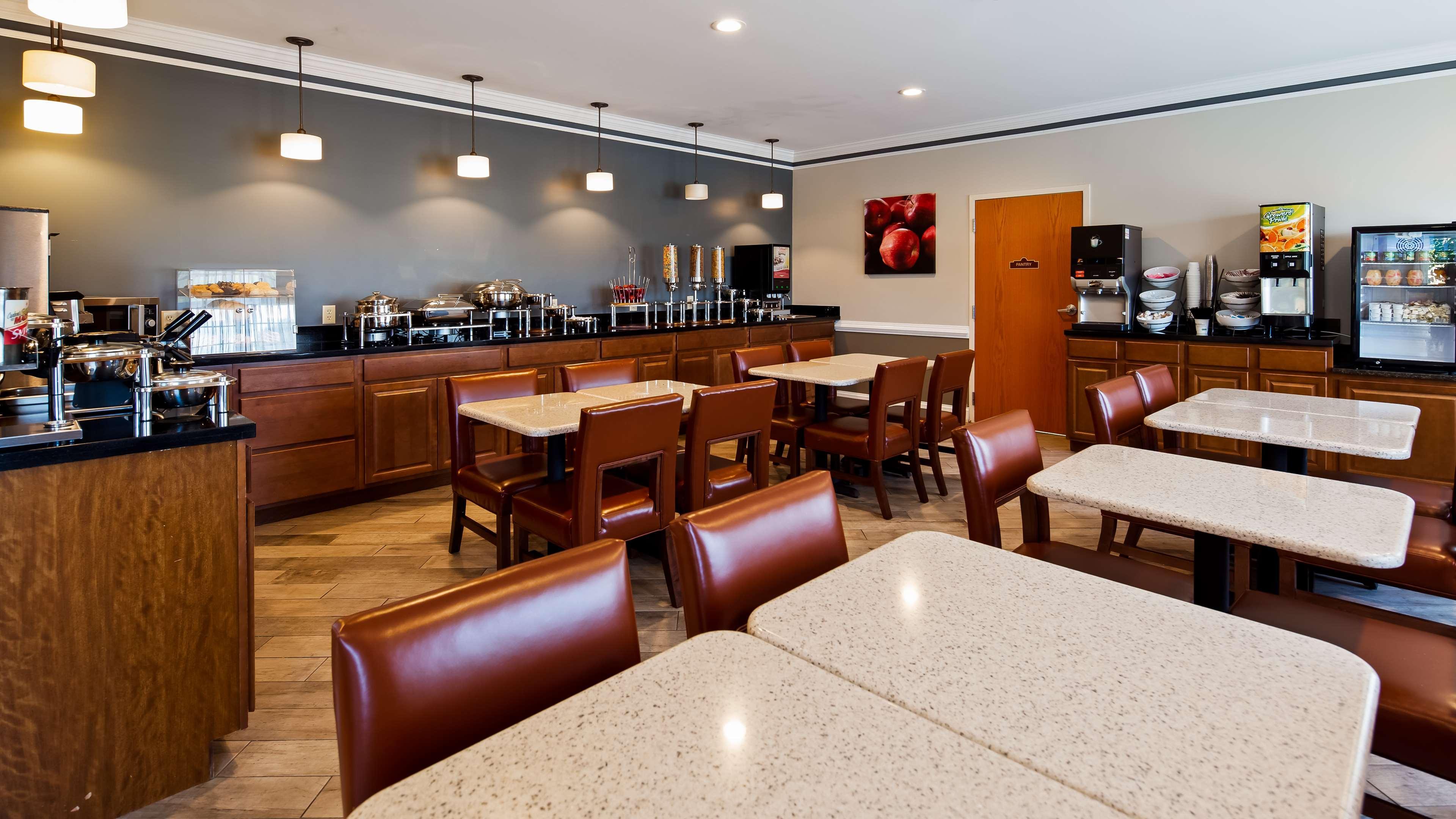 Best Western Plus Hannaford Inn & Suites Kenwood Экстерьер фото