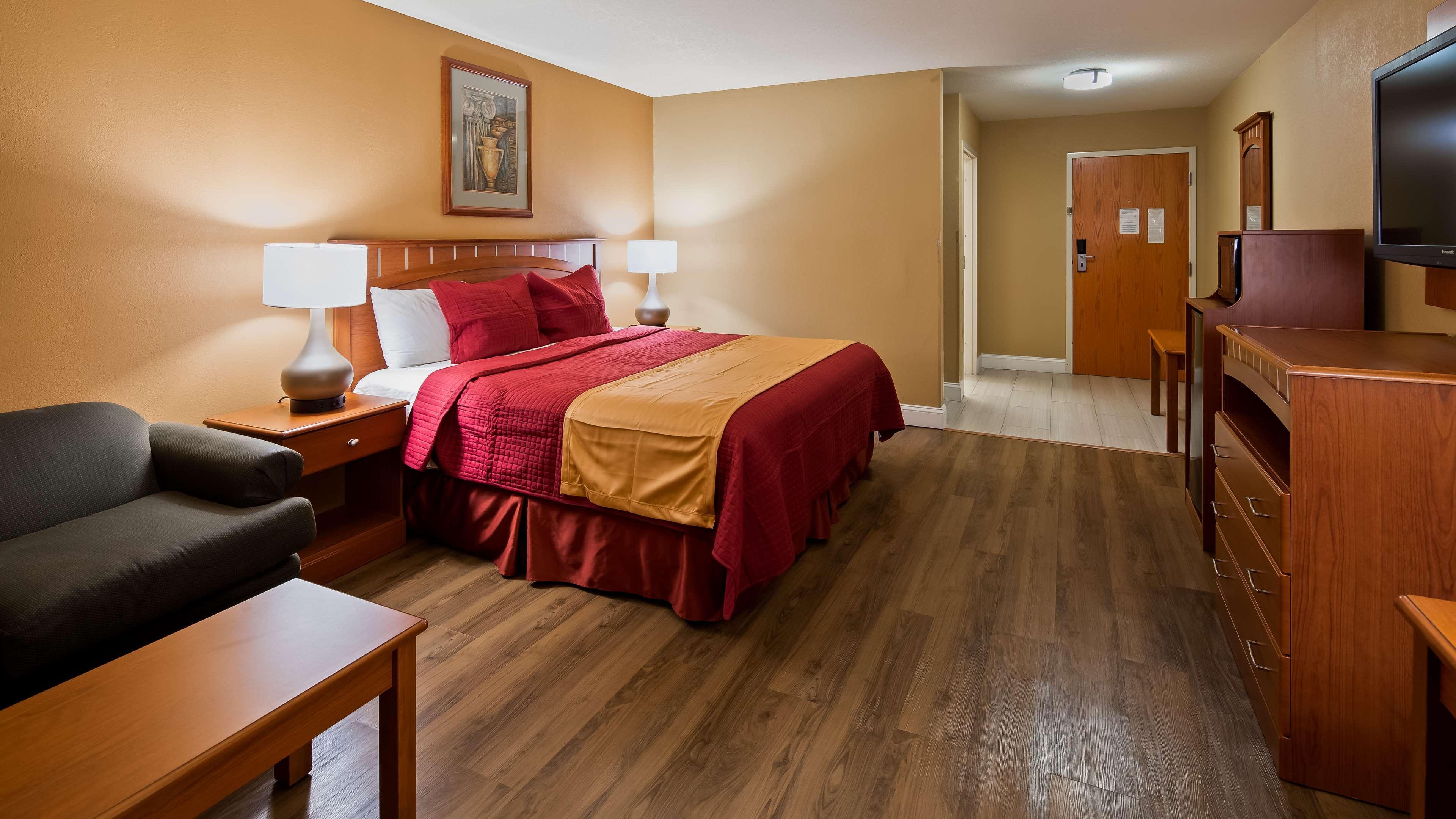 Best Western Plus Hannaford Inn & Suites Kenwood Экстерьер фото