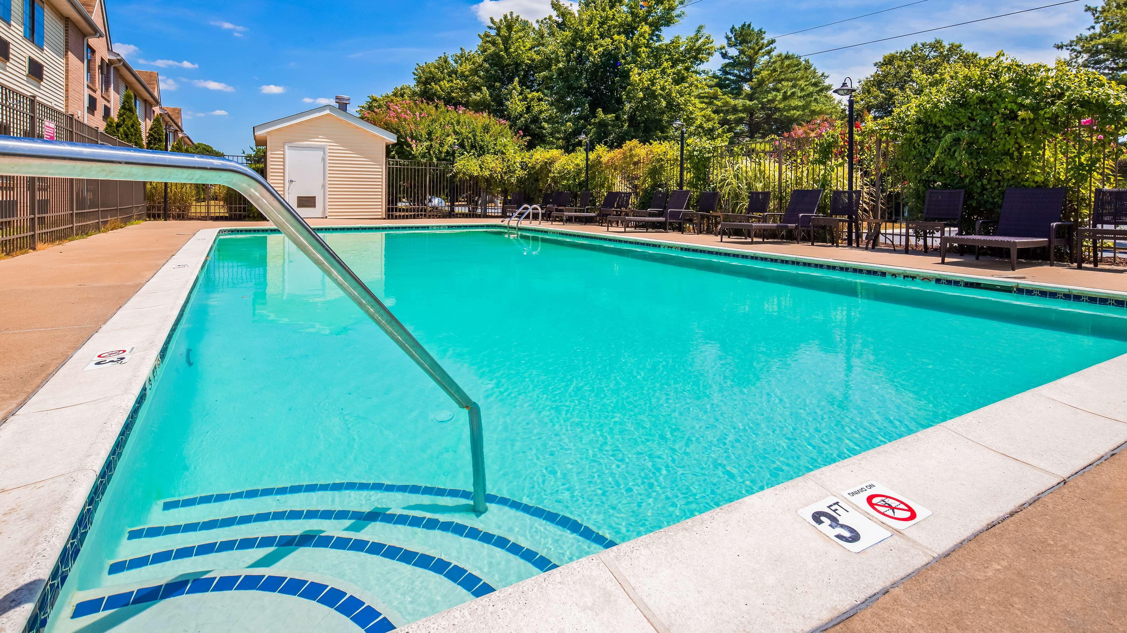 Best Western Plus Hannaford Inn & Suites Kenwood Экстерьер фото