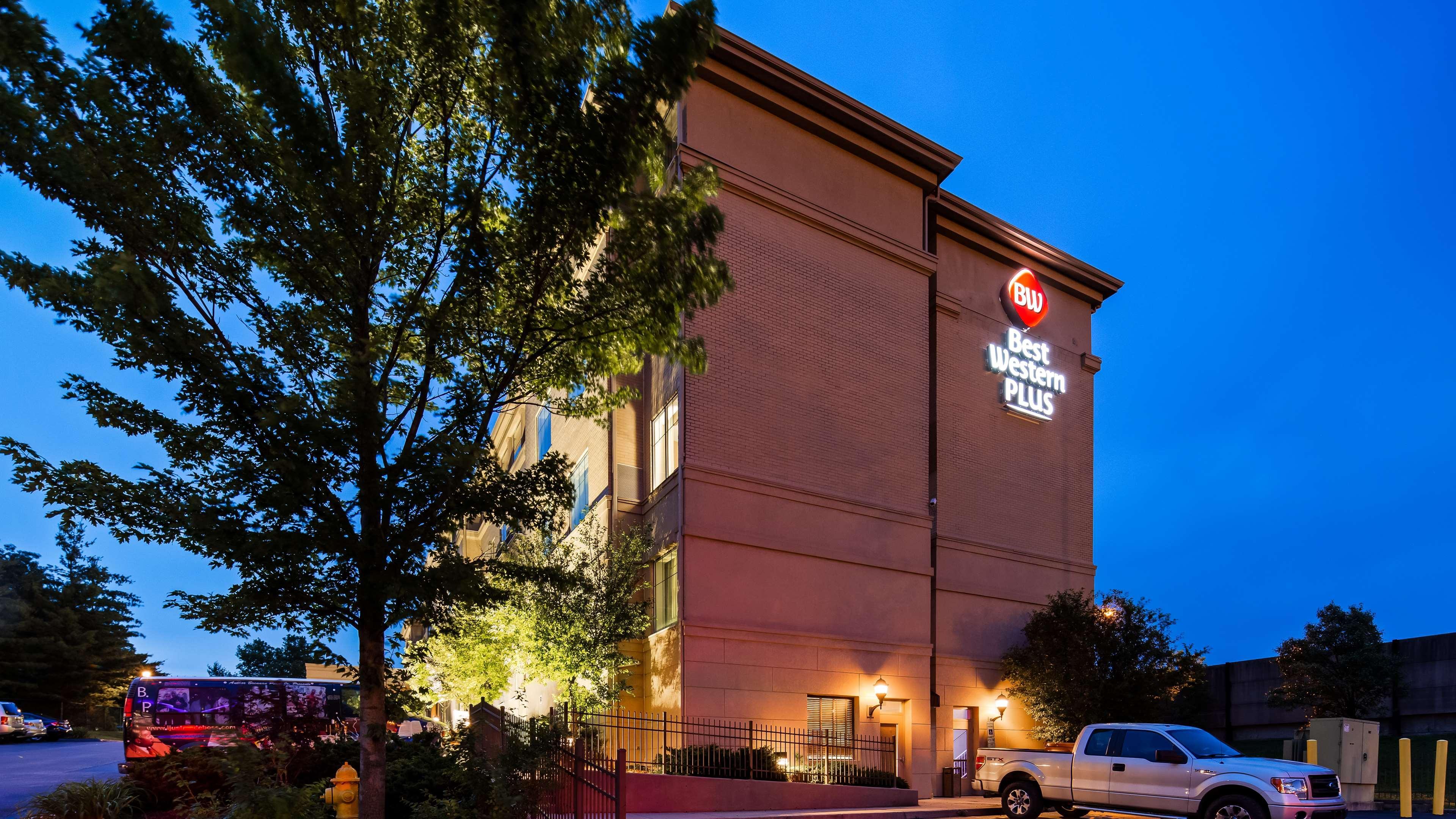 Best Western Plus Hannaford Inn & Suites Kenwood Экстерьер фото