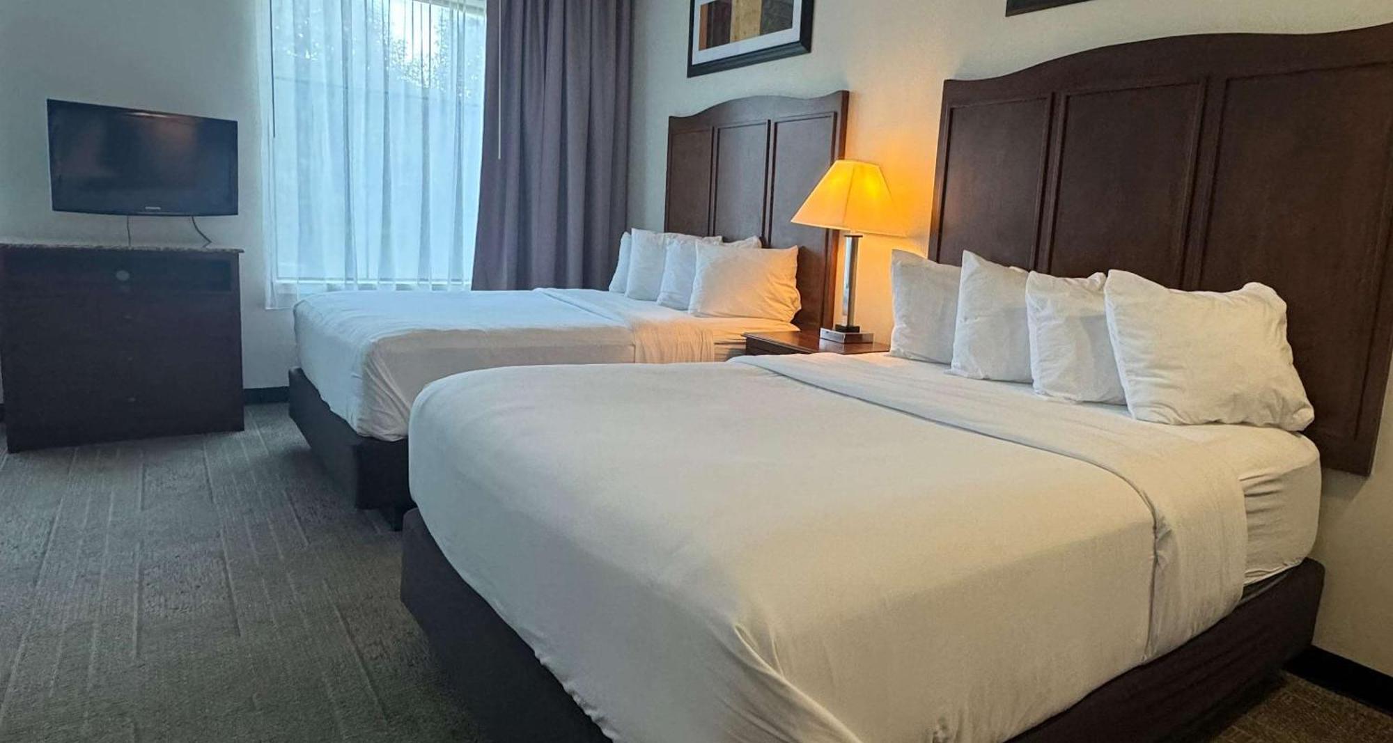 Best Western Plus Hannaford Inn & Suites Kenwood Экстерьер фото