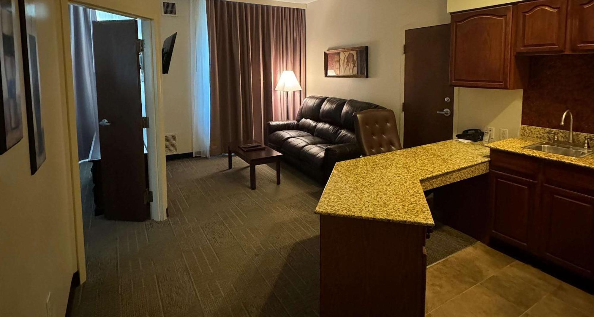 Best Western Plus Hannaford Inn & Suites Kenwood Экстерьер фото
